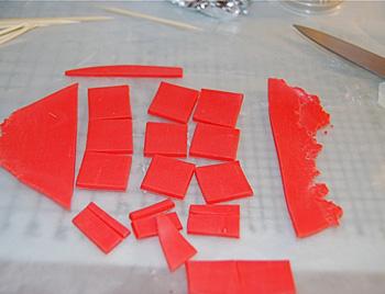 Подготовка материалов для изготовления бусин из пластики