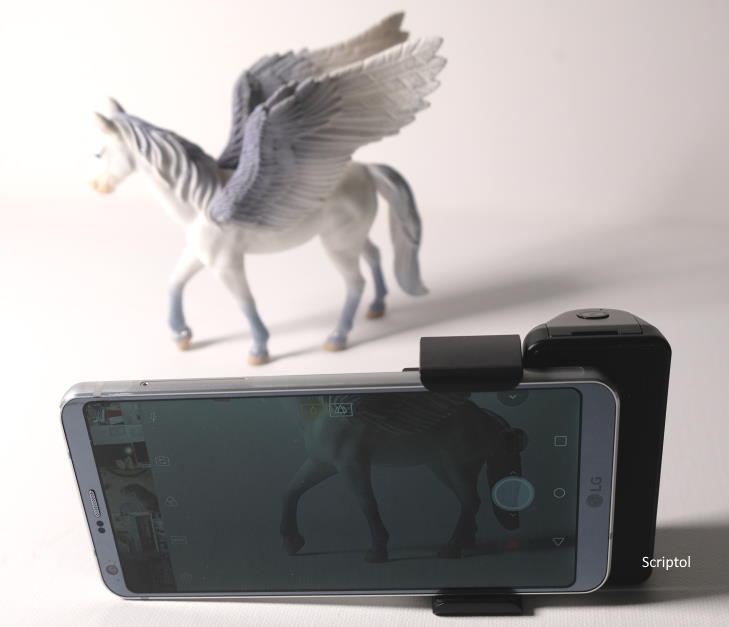 Smartphone grip with shutter